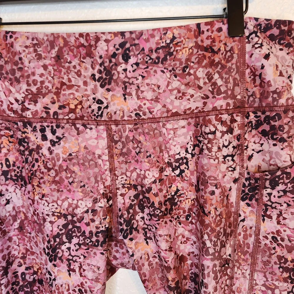Athleta Women's Ultimate Stash II 7/8 Tight XL Dynamic Leopard Mauve legging